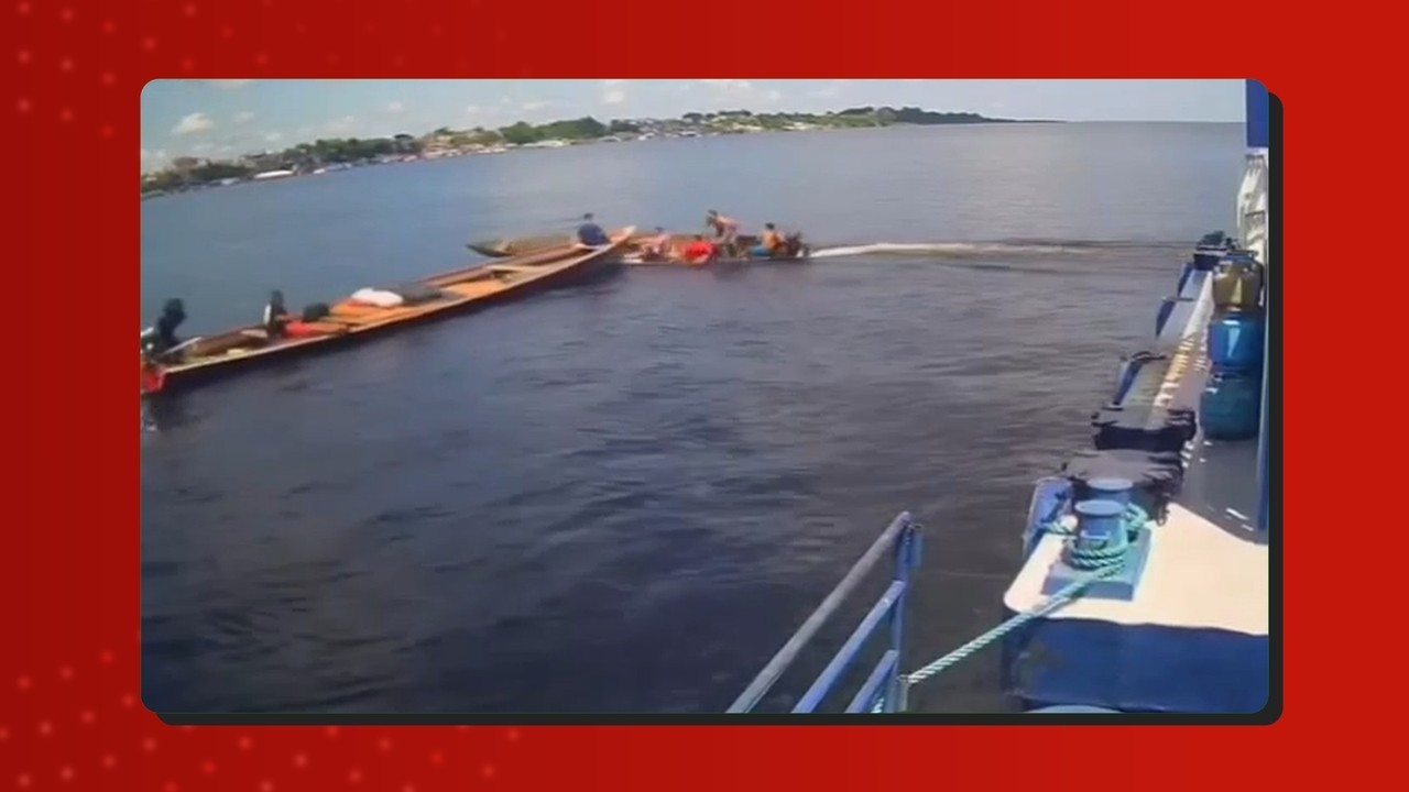 Canoas com passageiros colidem no interior do Amazonas; VÍDEO
