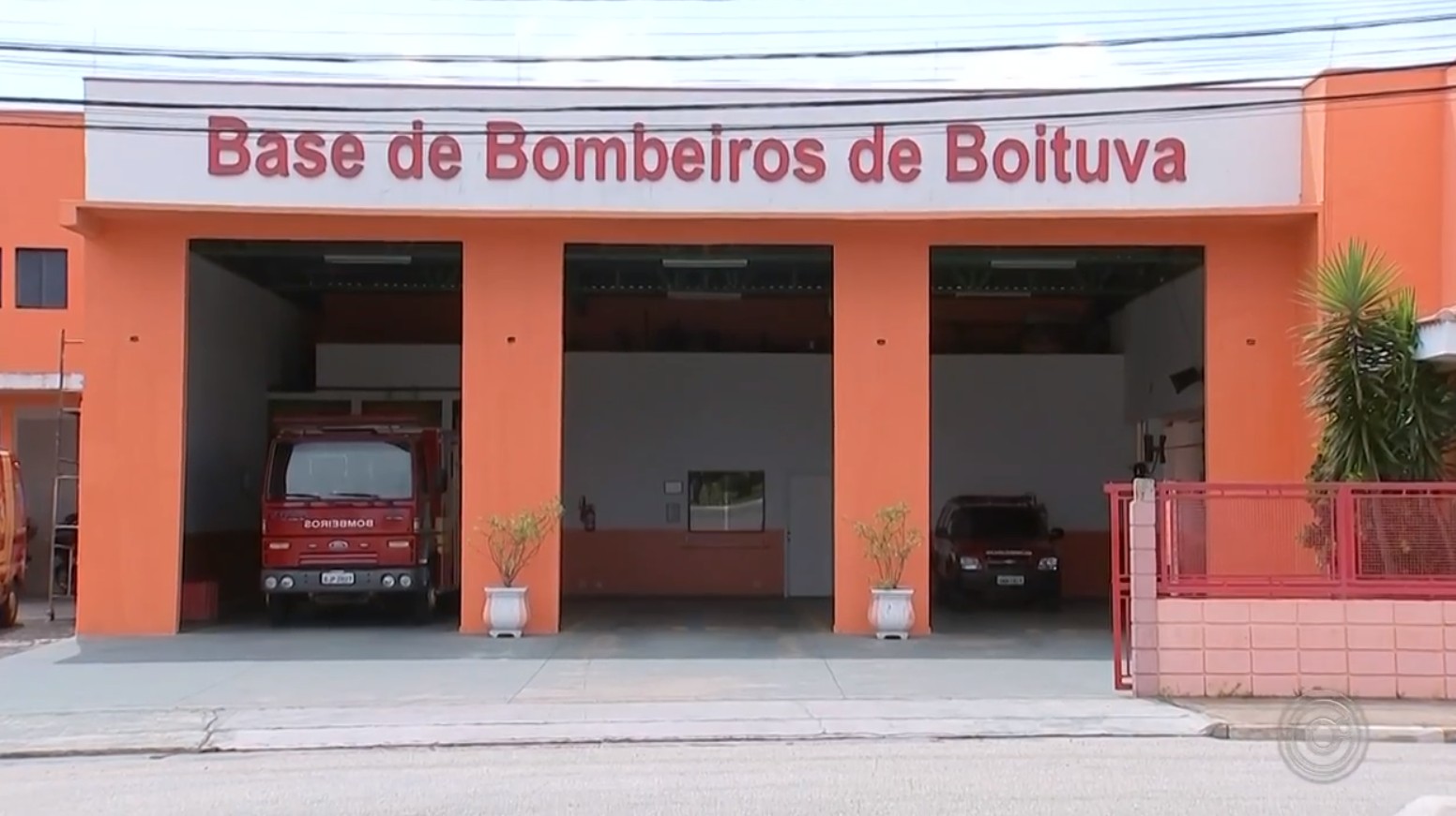 Bebê de um ano é socorrido pelos bombeiros após de afogar em Boituva