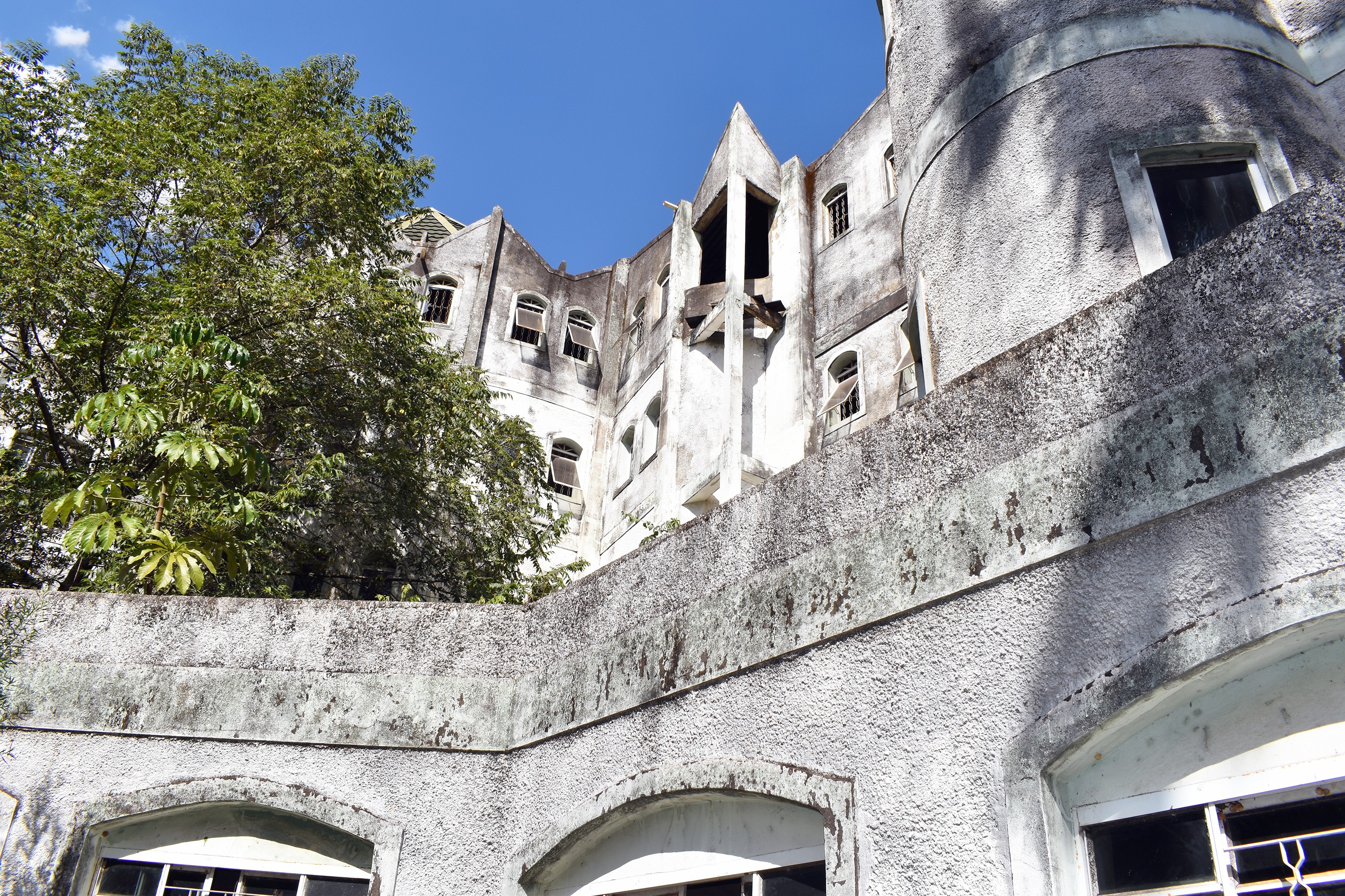Após contestação de viúva, 3ª tentativa de leiloar castelo do cantor José Rico é suspensa pela Justiça