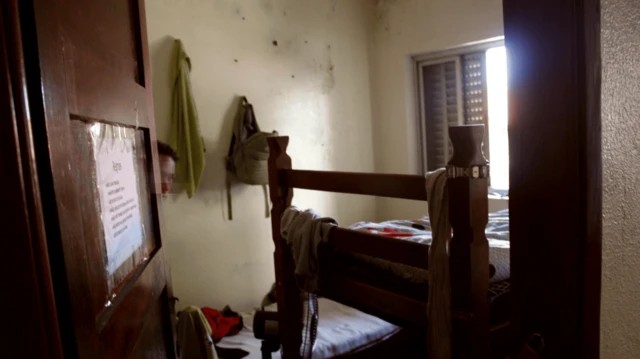 As churrascarias e restaurantes japoneses acusados de manter trabalhadores em condições análogas à escravidão: 'Parece presídio'