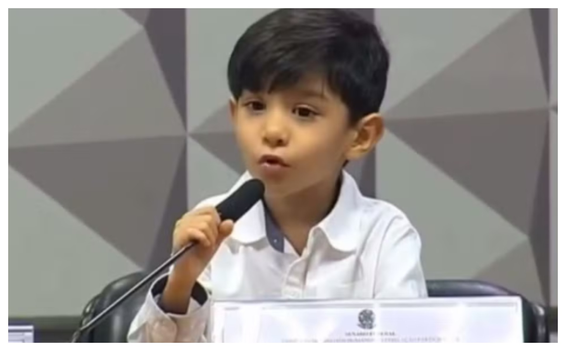 Bombou no g1: 'Minimédico' goiano de 6 anos é ovacionado com discurso fofo e 'cirúrgico' no Senado