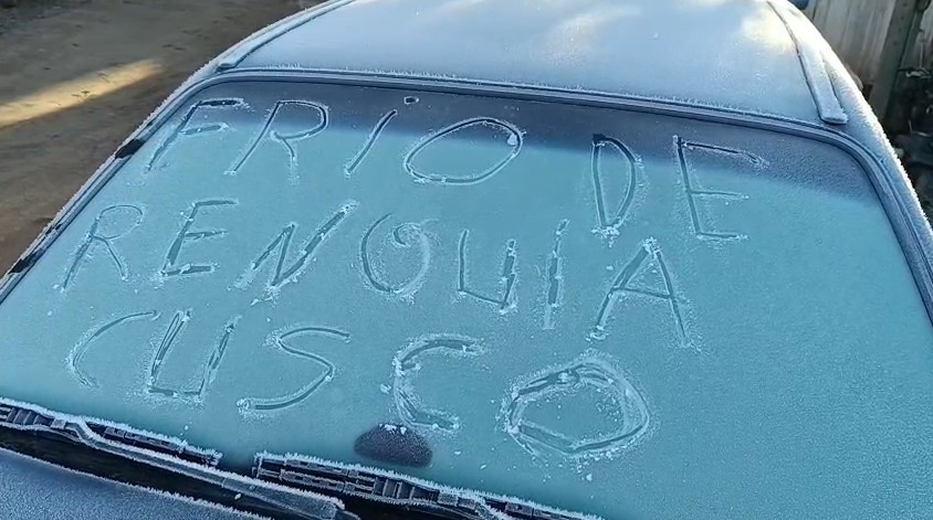Roupas congeladas e cubos de gelo saindo de mangueira: veja imagens do dia mais frio do ano no RS