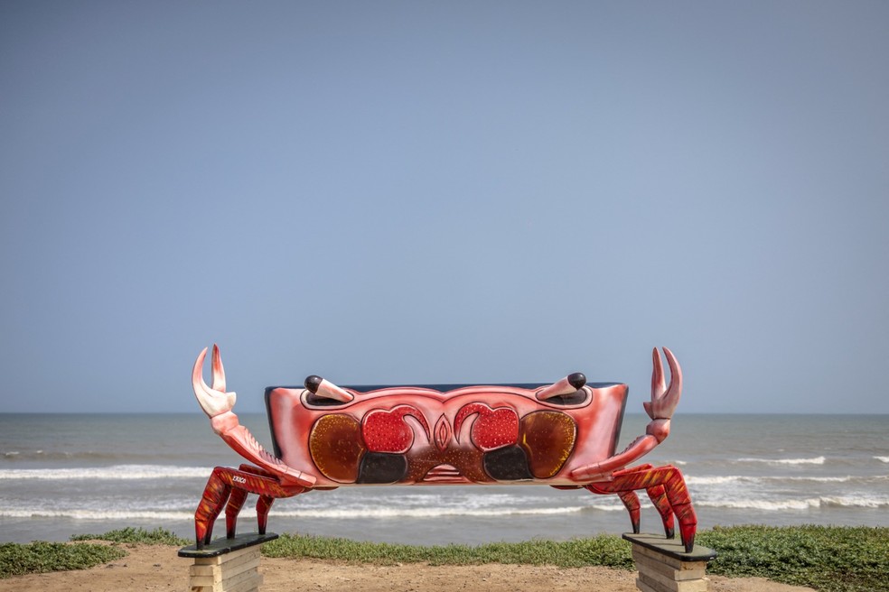 Caixão no formato de siri foi feito para homenagear um pescador em Gana — Foto: Olympia Maismont/AFP