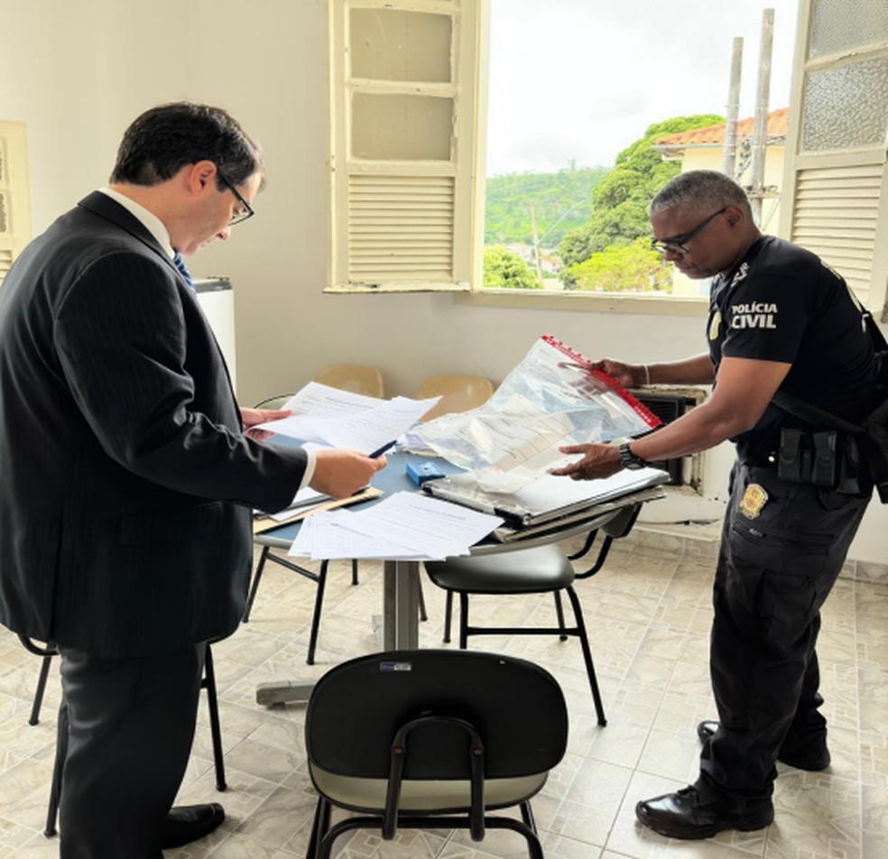 Documentos apreendidos durante ação na Zona da Mata — Foto: MPMG/Divulgação