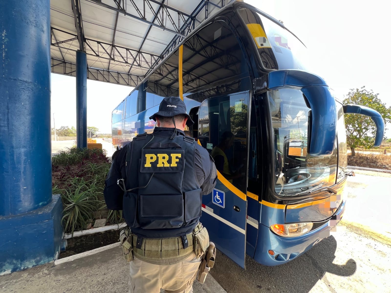 Condenado a mais de 26 anos por roubo é preso com documento falso em ônibus de viagem no PI