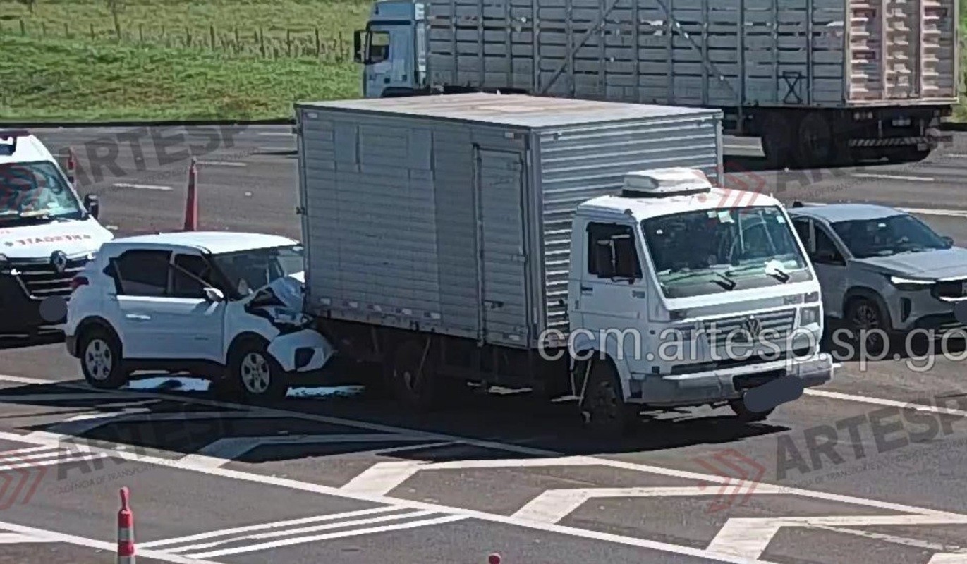 Acidente envolvendo três veículos deixa vítima em estado grave perto de praça de pedágio no interior de SP