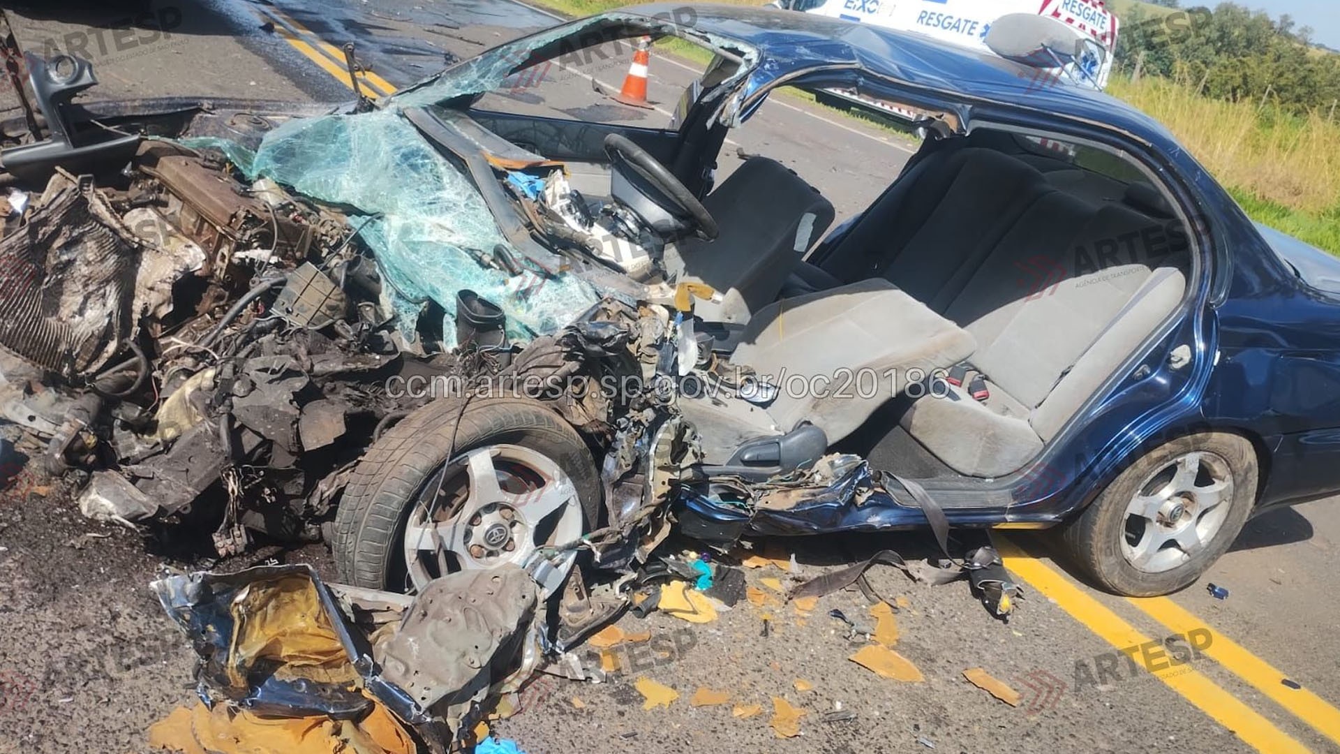 Acidente entre carro e carreta deixa duas pessoas feridas na SP-294 em Tupã