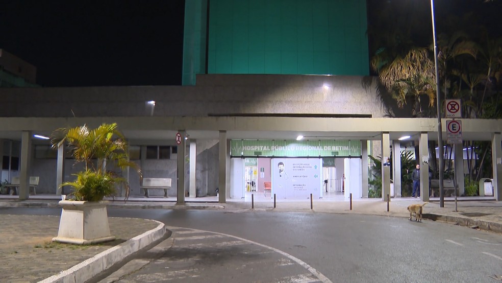 Carlos Alberto foi levado para o Hospital de Betim mas não resistiu aos tiros. — Foto: TV Globo