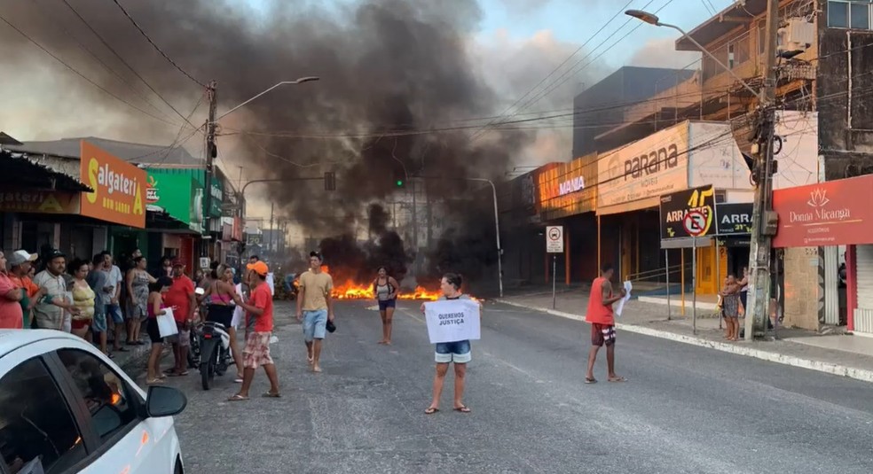 Protesto na Josefa Taveira, importante avenida de Jo�o Pessoa � Foto: TV Cabo Branco/Reprodu��o