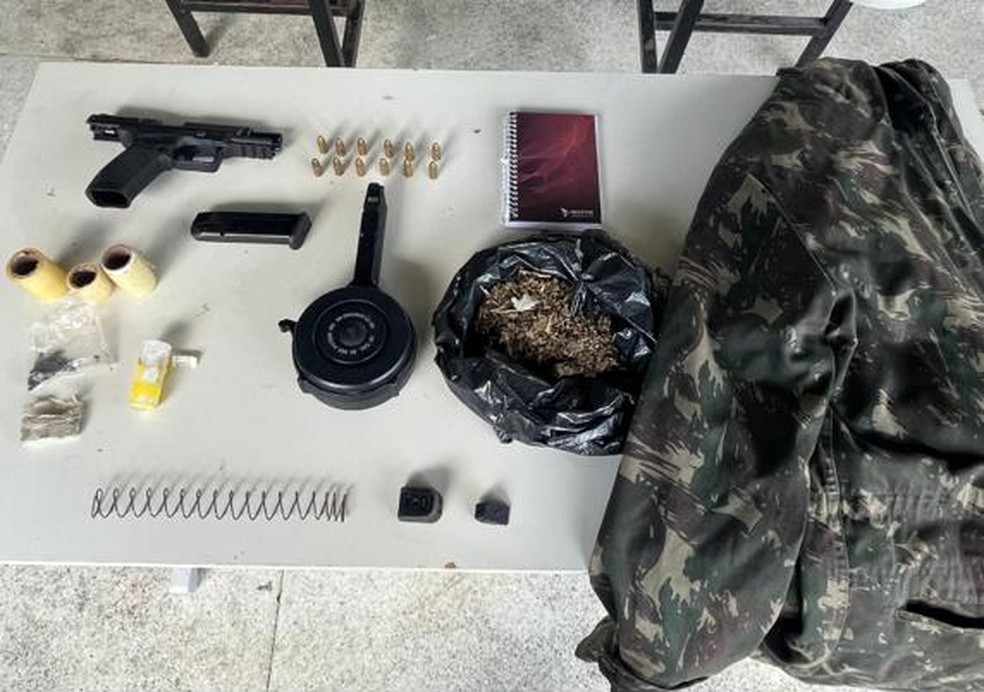 No início da tarde, uma troca de tiros no bairro de Tancredo Neves, em Salvador, também terminou com a morte de um homem. — Foto: Divulgação/PM-BA