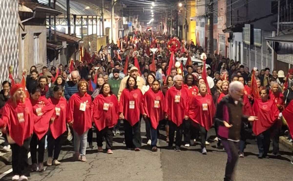 Alvorada do cemitério reúne milhares de fiéis em Mogi das Cruzes