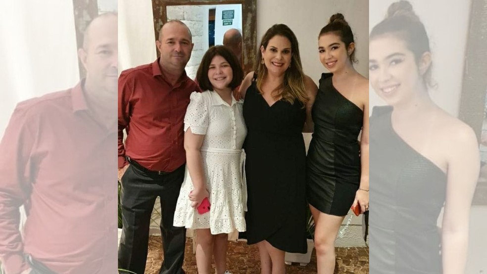 Casal que se conheceu em agência de namoro está junto desde 2002 e tem duas filhas  — Foto: Arquivo Pessoal