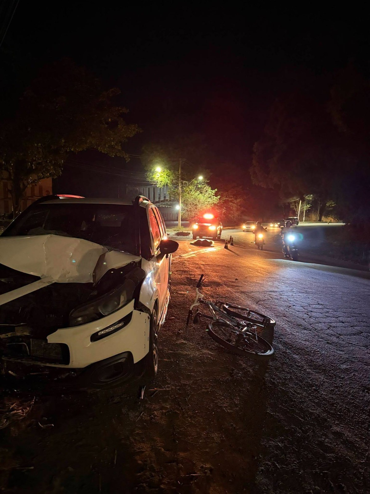 Acidente entre moto e carro mata jovem na RJ-145, em Barra do Piraí 