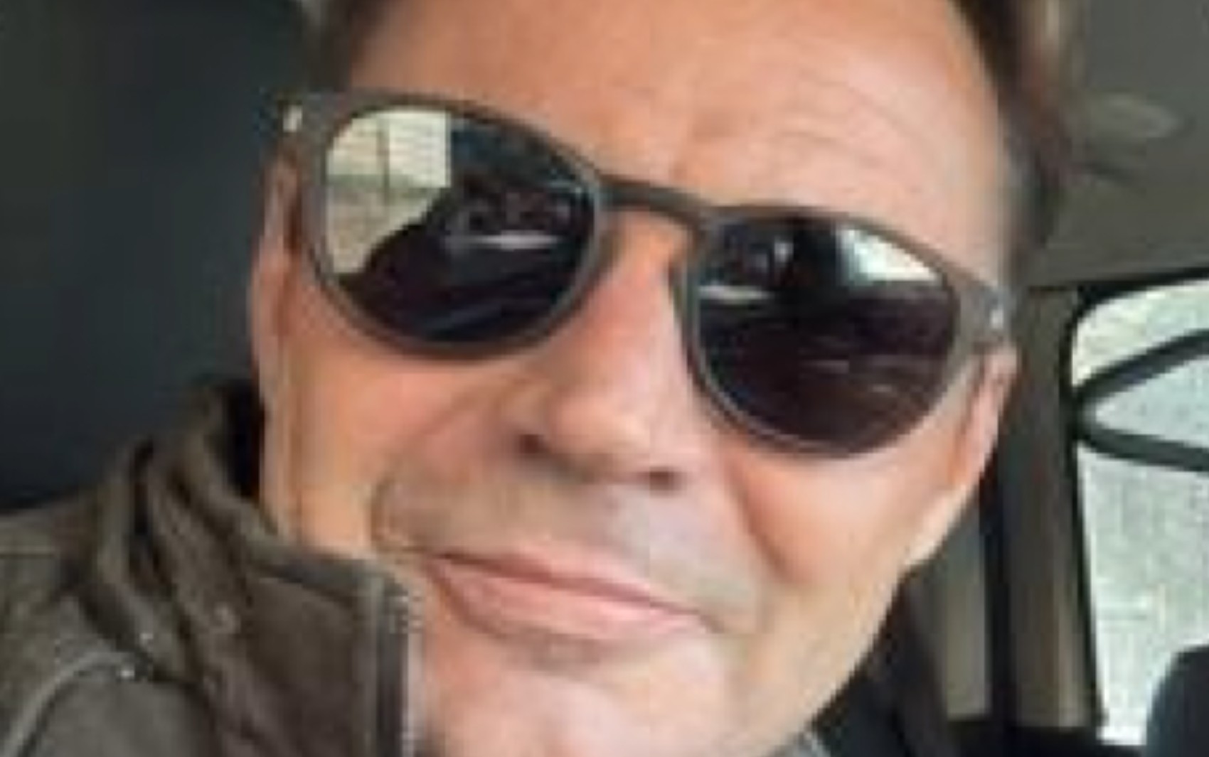 Dono de Porsche que invadiu praça em Ipuã é investigado por brigas com vizinhos e injúria racial contra policial