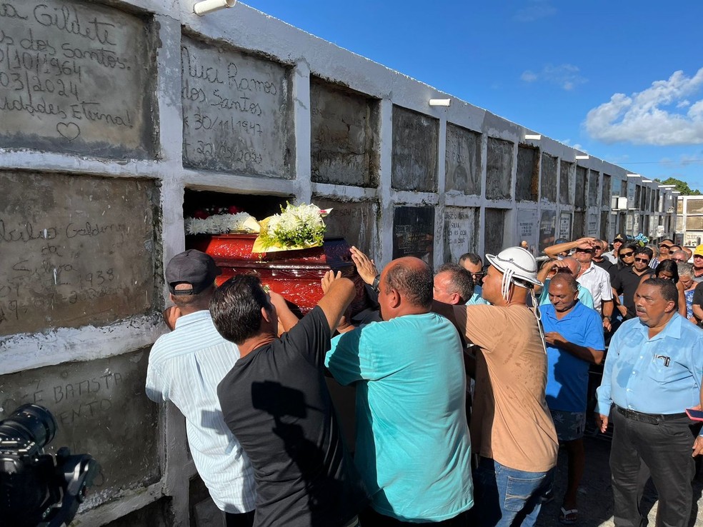 Corpo de Maria Feliciana é  sepultado em Aracaju — Foto: Leonardo Barreto