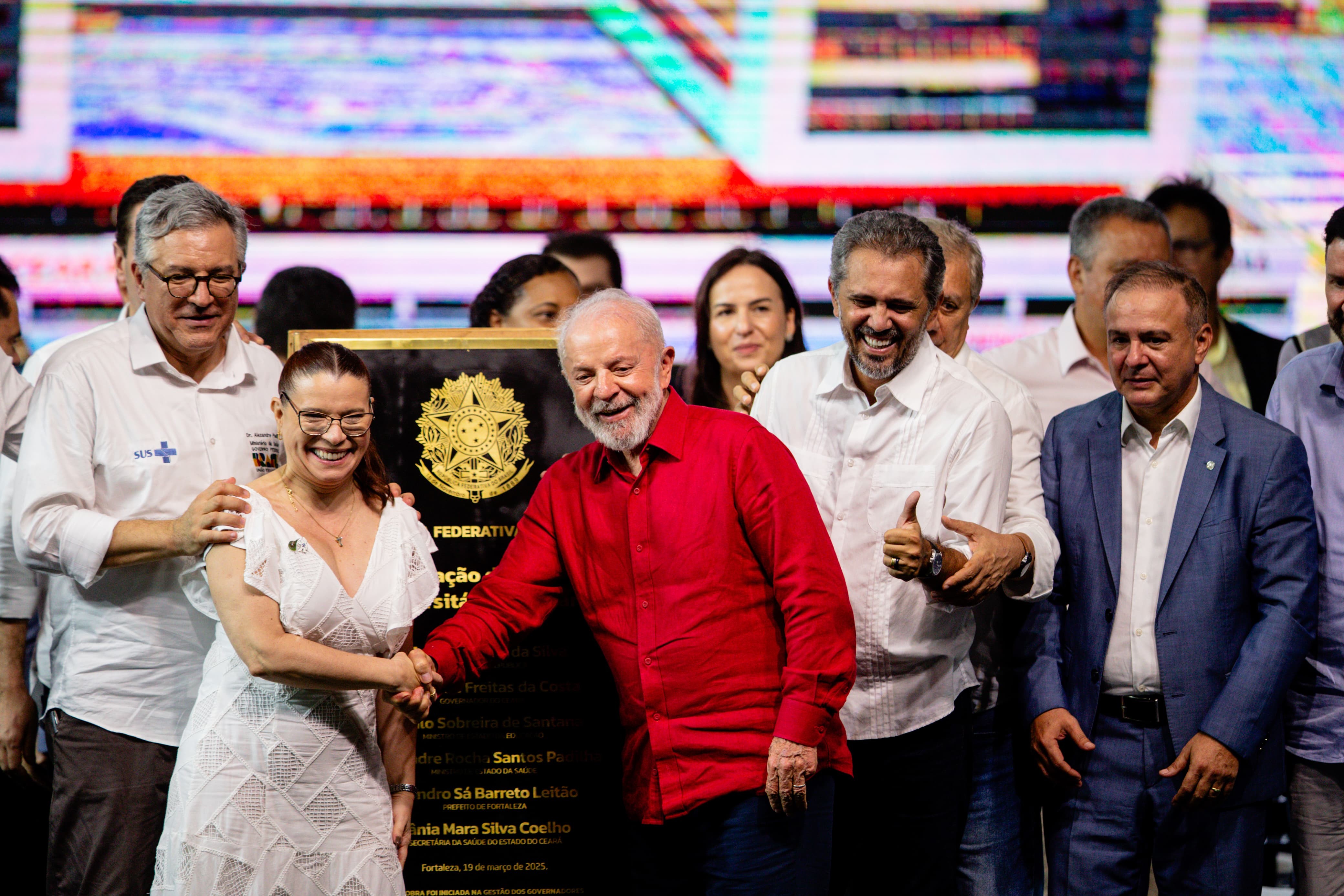 Lula inaugura Hospital Universitário do Ceará e agradece profissionais de saúde: 'Quem salvou esse país foi o SUS'