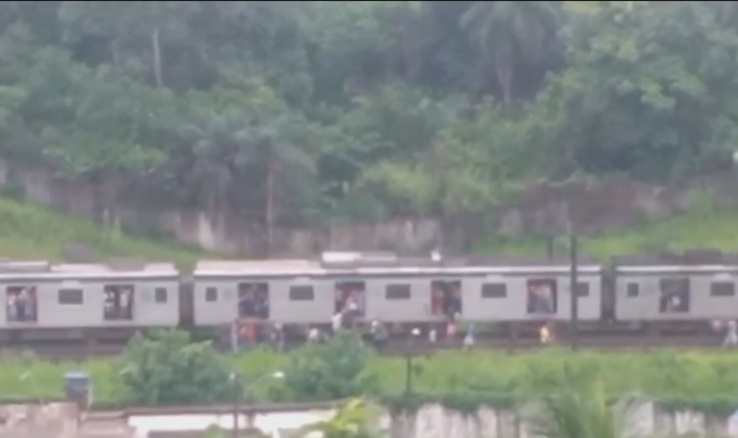 Metrô do Recife sem funcionar: todas estações das linhas Centro e Sul fecham por falta de energia