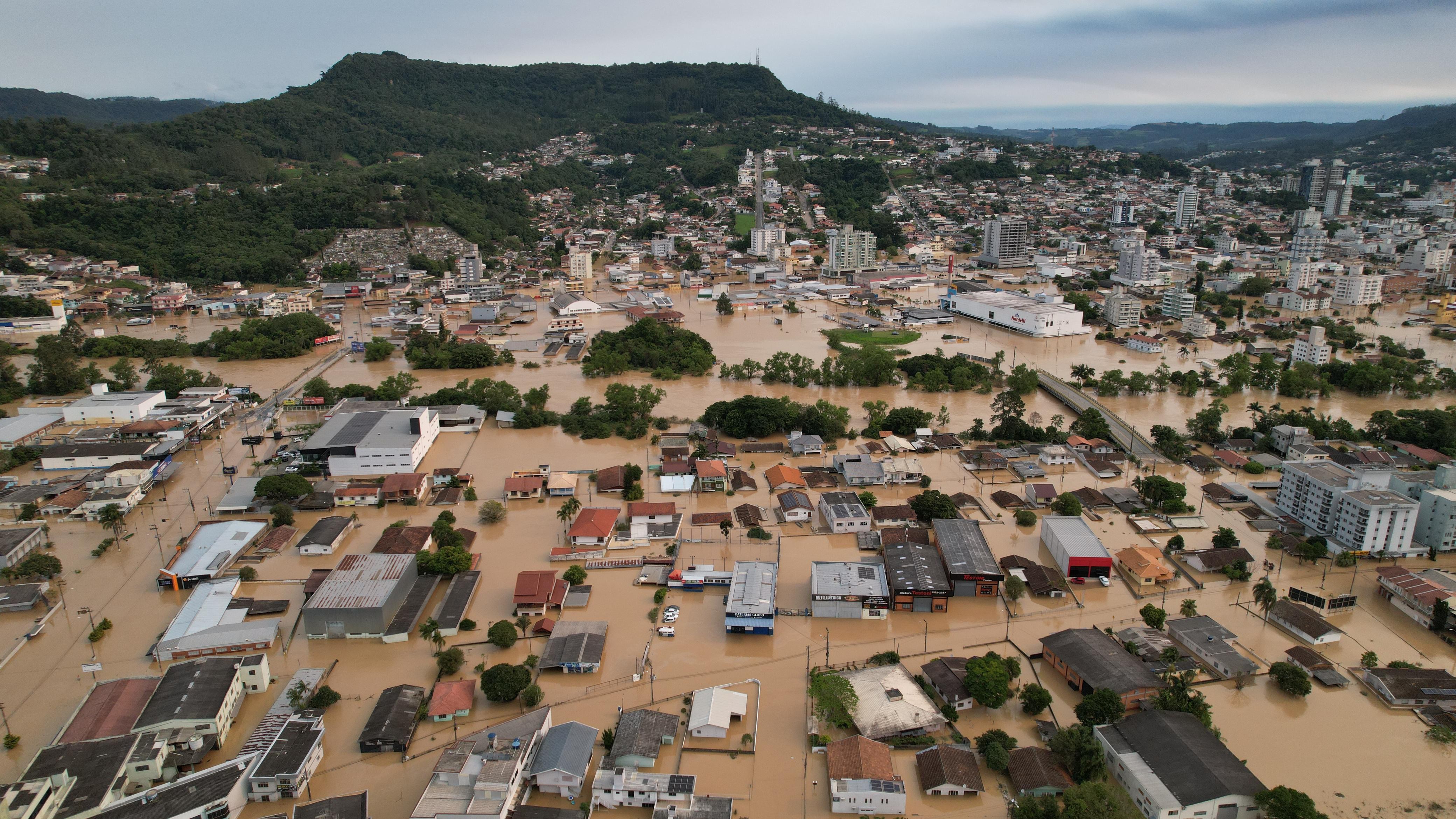 Saque calamidade está disponível para 27 cidades de SC atingidas pela chuva; veja como fazer