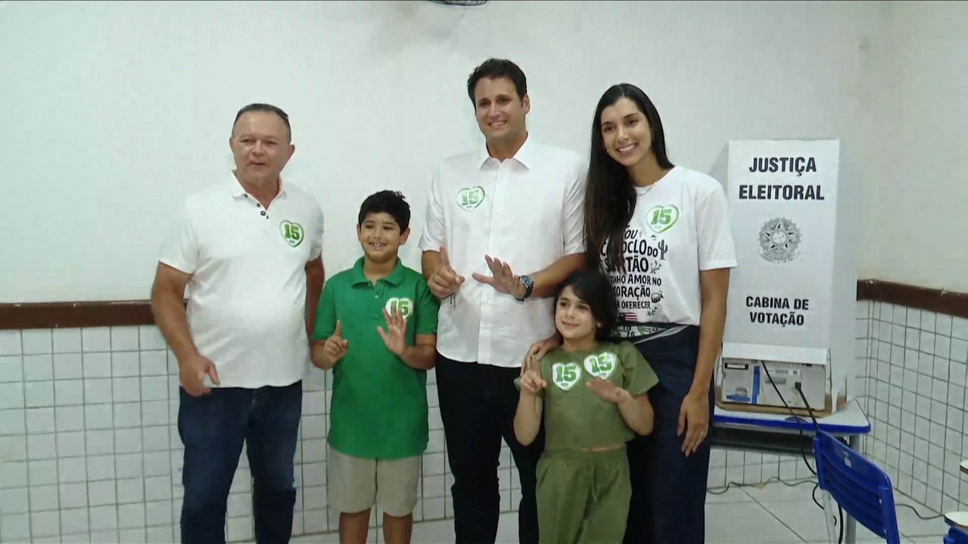 Orleans Brandão (MDB) vota em Colinas