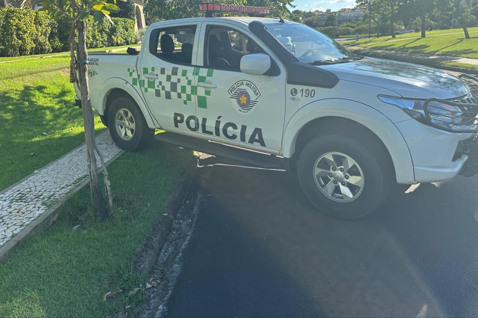 Polícia Ambiental foi até condomínio, mas não localizou o animal agredido — Foto: Polícia Ambiental/Divulgação