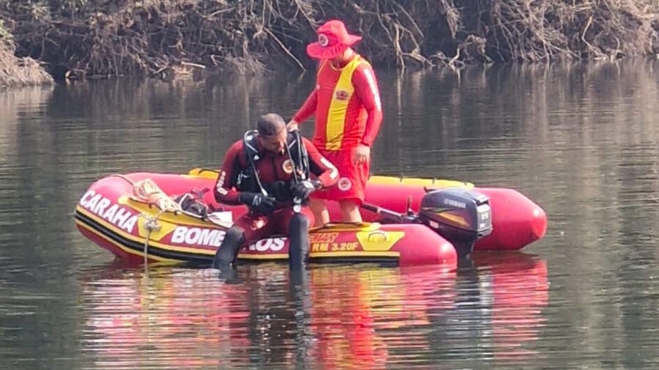 Canoa com 6 pessoas vira e 2 morrem em rio de SC