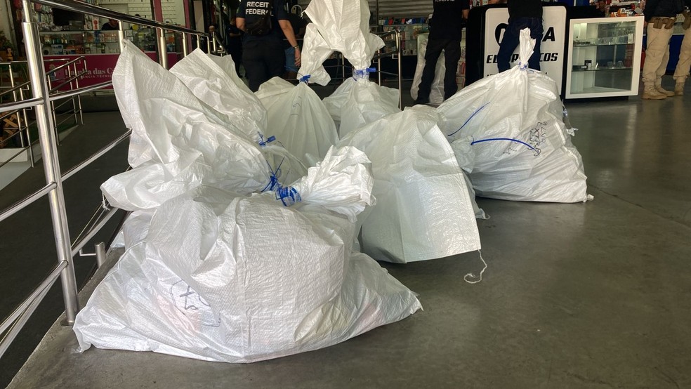 Materiais apreendidos durante operação da Receita Federal em Mossoró — Foto: Pedro Hugo/Inter TV Costa Branca