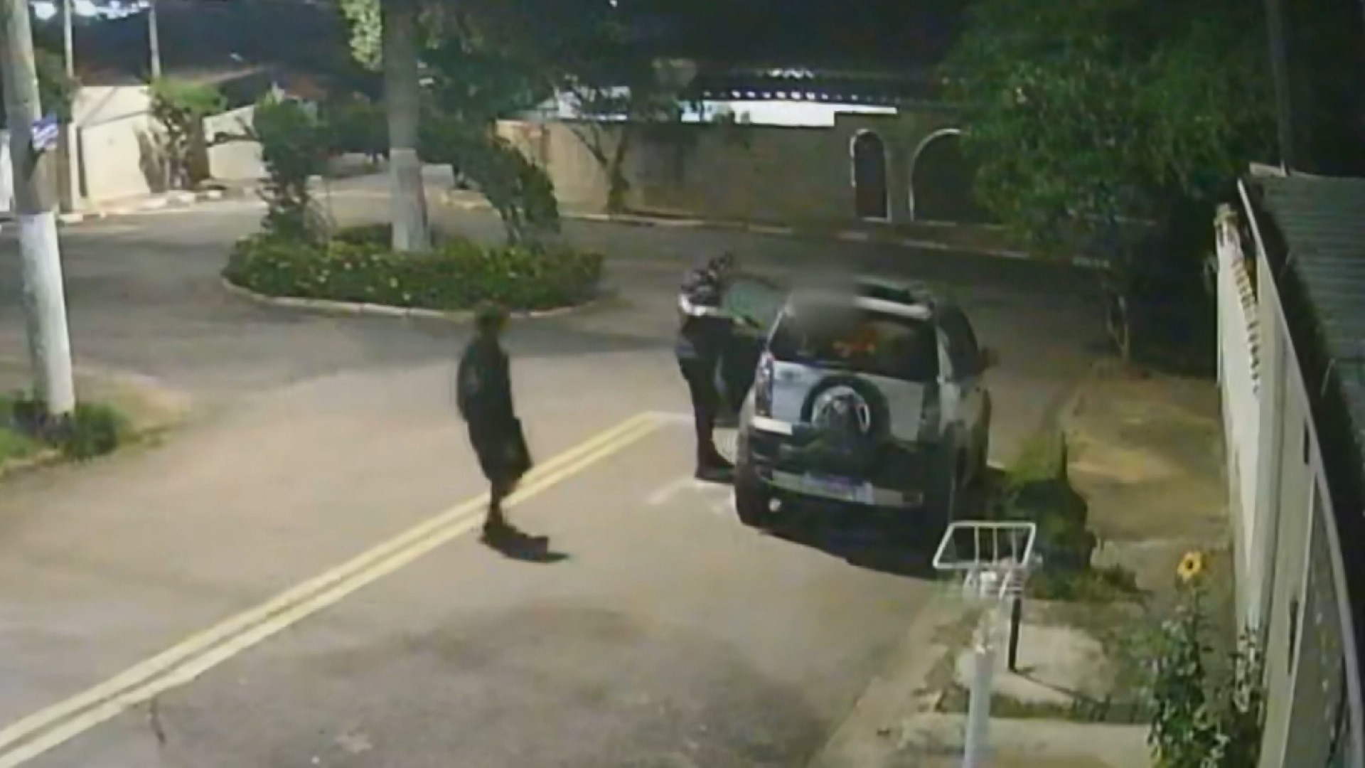 VÍDEO: mulher tira filho de carro durante tentativa de assalto em Valinhos