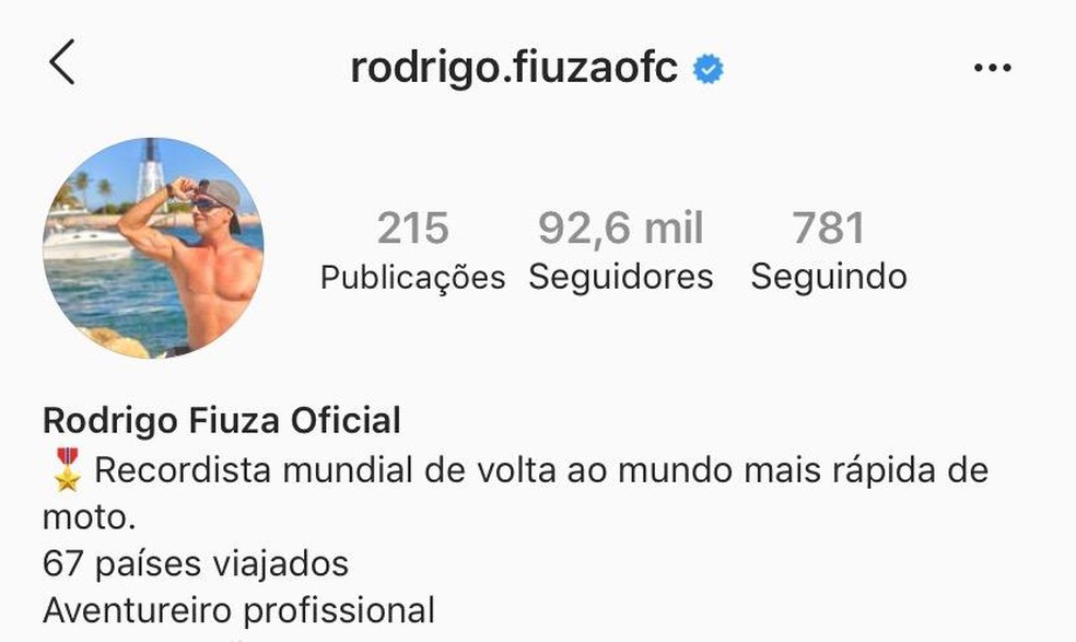 Influencer é acusado de pedofilia após ser flagrado beijando