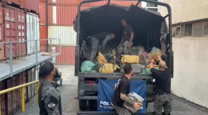 PM apreende cerca de 3 toneladas de drogas na Maré