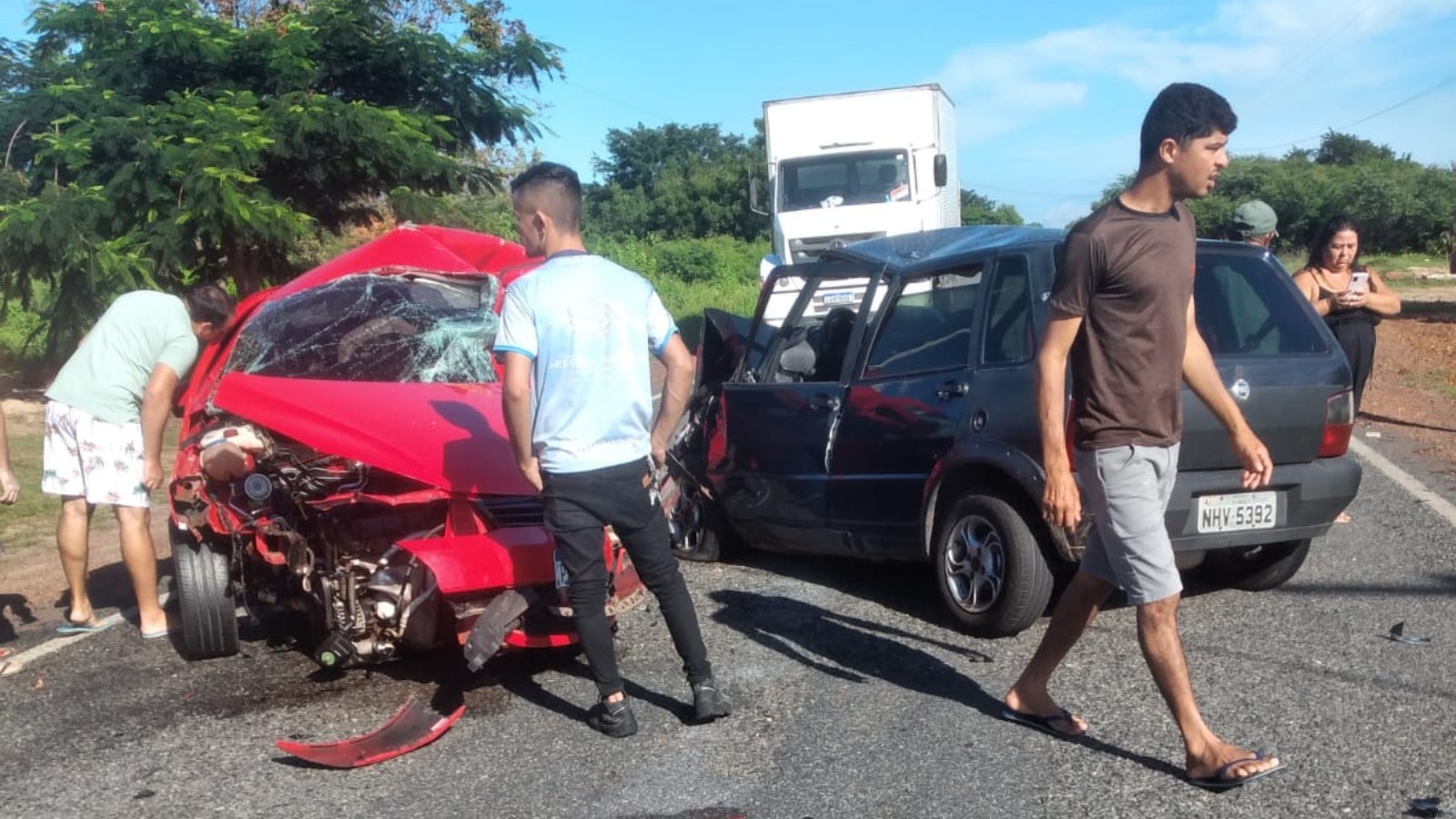 Colisão entre dois carros deixa mortos e feridos em estrada do Ceará