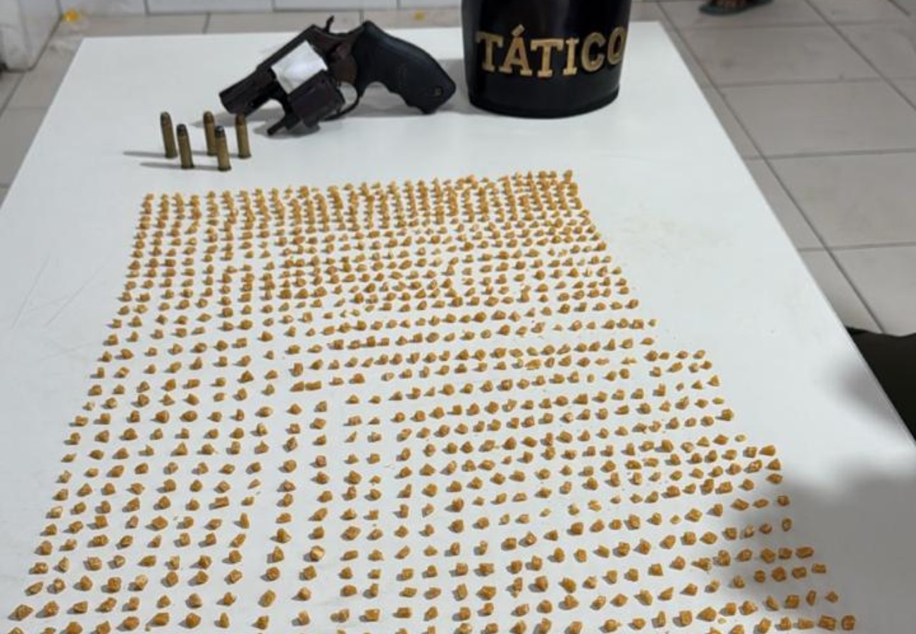 Polícia apreende cerca de 1,2 mil pedras de crack e prende suspeito em Caruaru