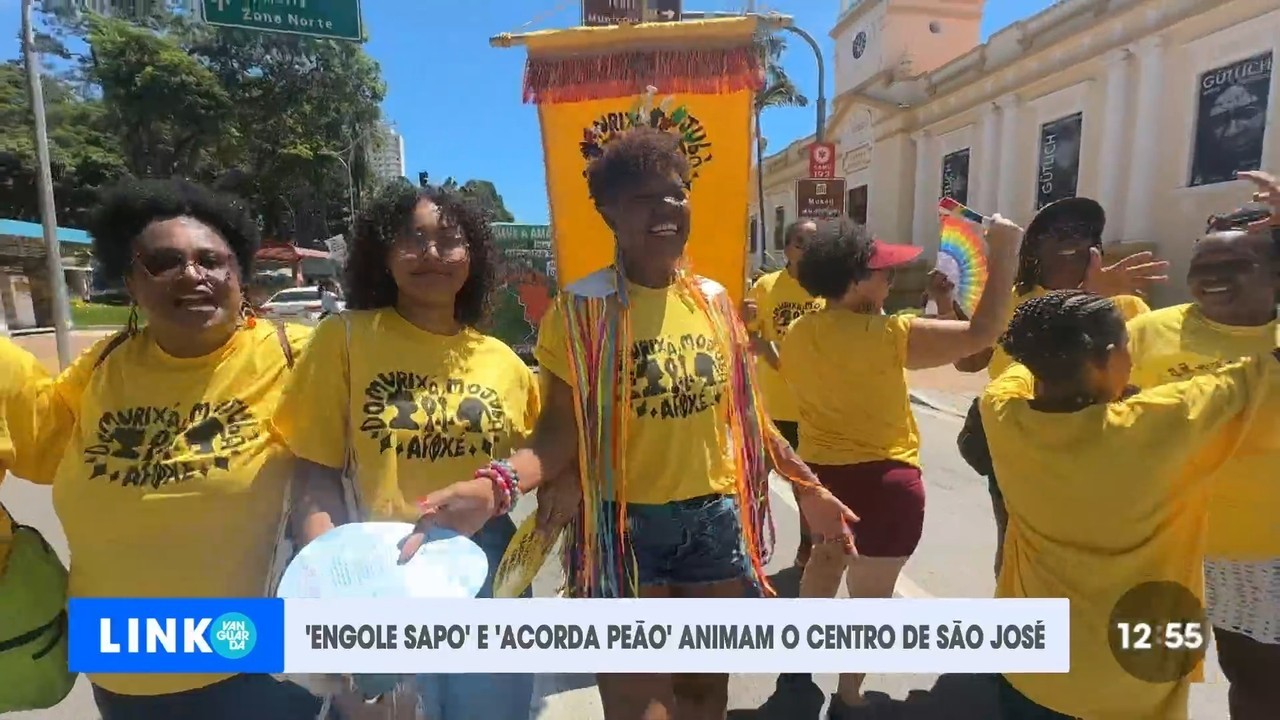 Com crítica a Trump e ao valor da tarifa de ônibus, Bloco Acorda Peão desfila em São José