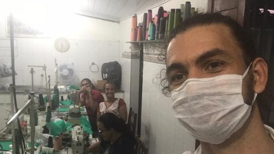 Farmacêutico mobiliza cidade para confecção de máscaras e aventais cirúrgicos 