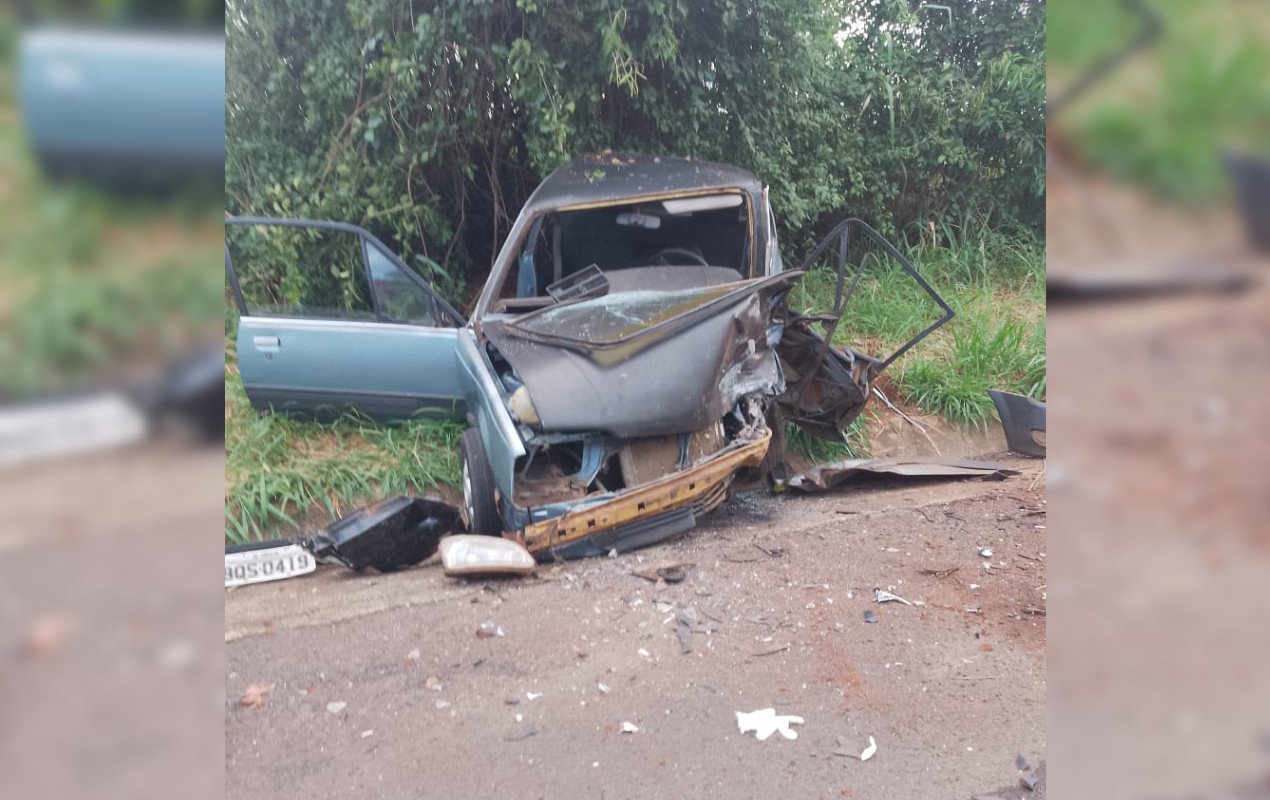 Acidente entre carros deixa dois feridos na SP-321 em Arealva