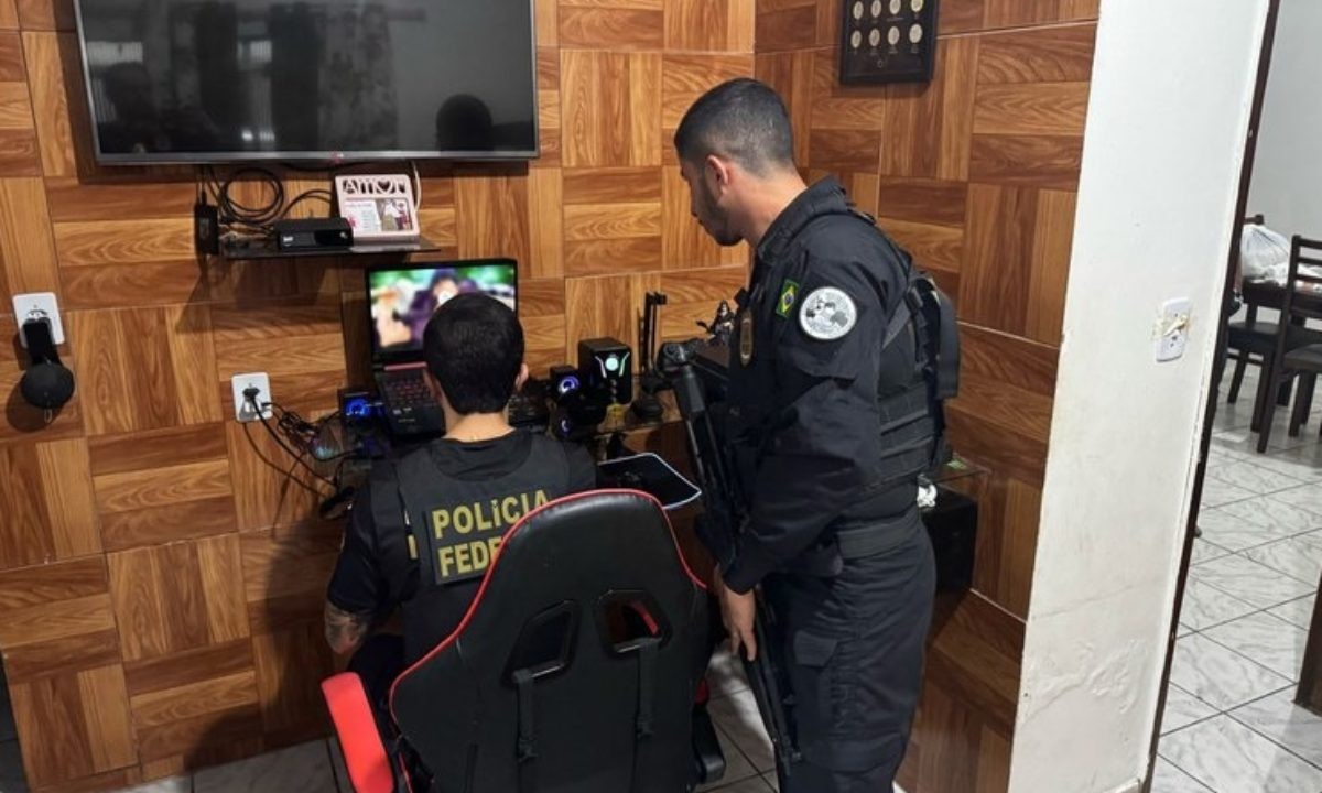 Operação cumpre mandados contra irmãos suspeitos de pornografia infantojuvenil na BA e DF; um deles foi preso em flagrante 