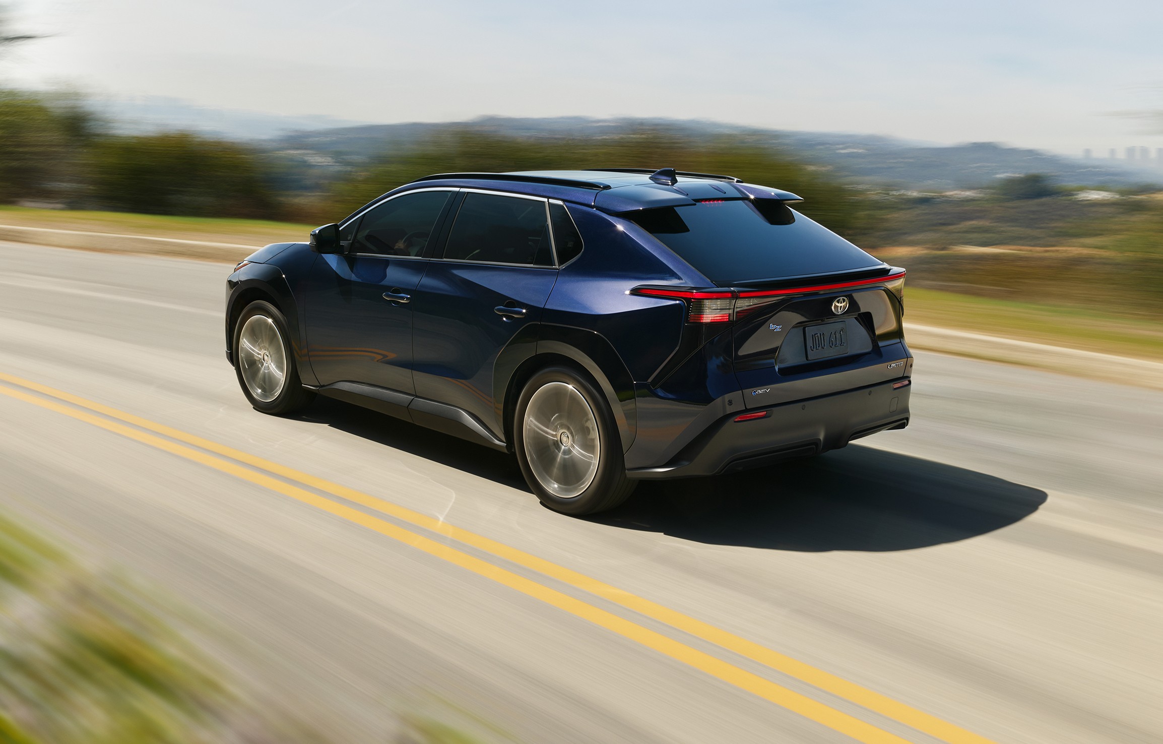 Toyota anuncia bZ4x para o Brasil, primeiro SUV elétrico da marca