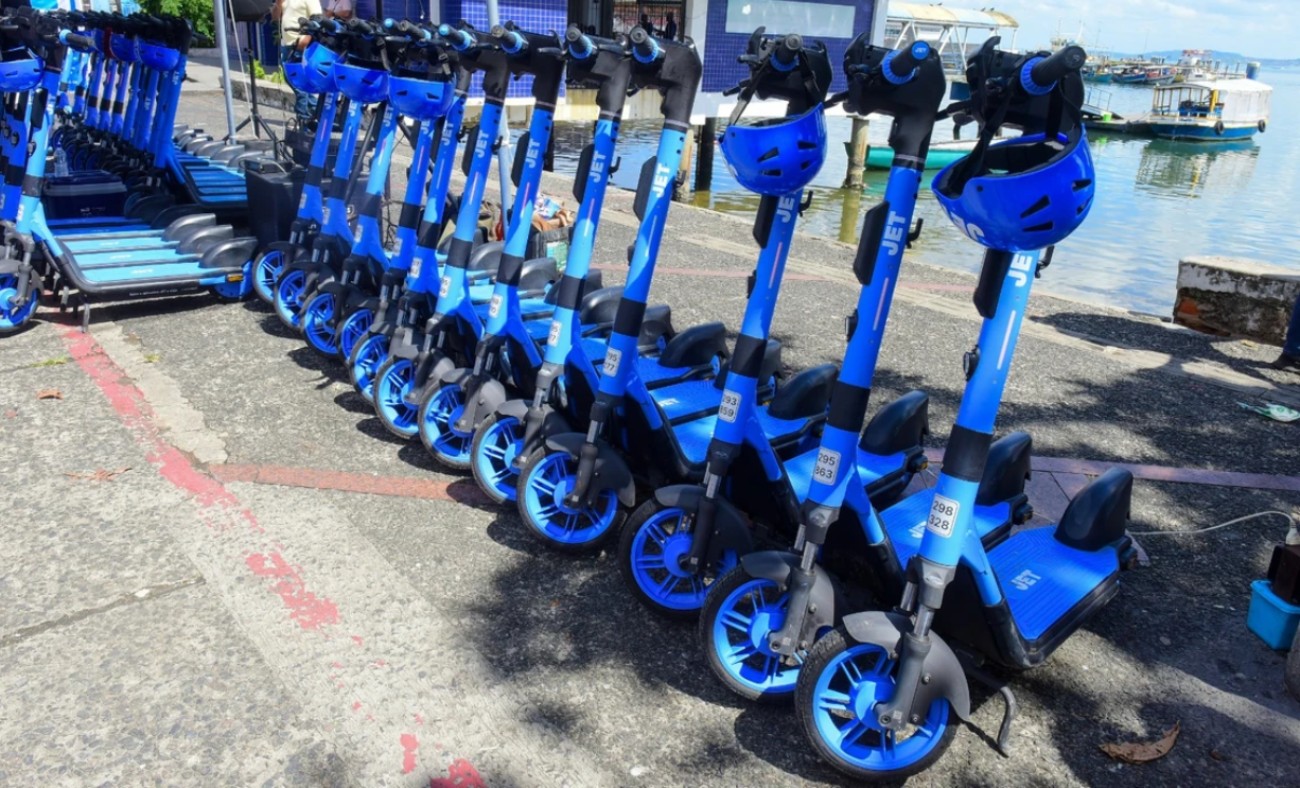Irmãos são presos por suspeita de cometer roubos com patinetes elétricos em Salvador