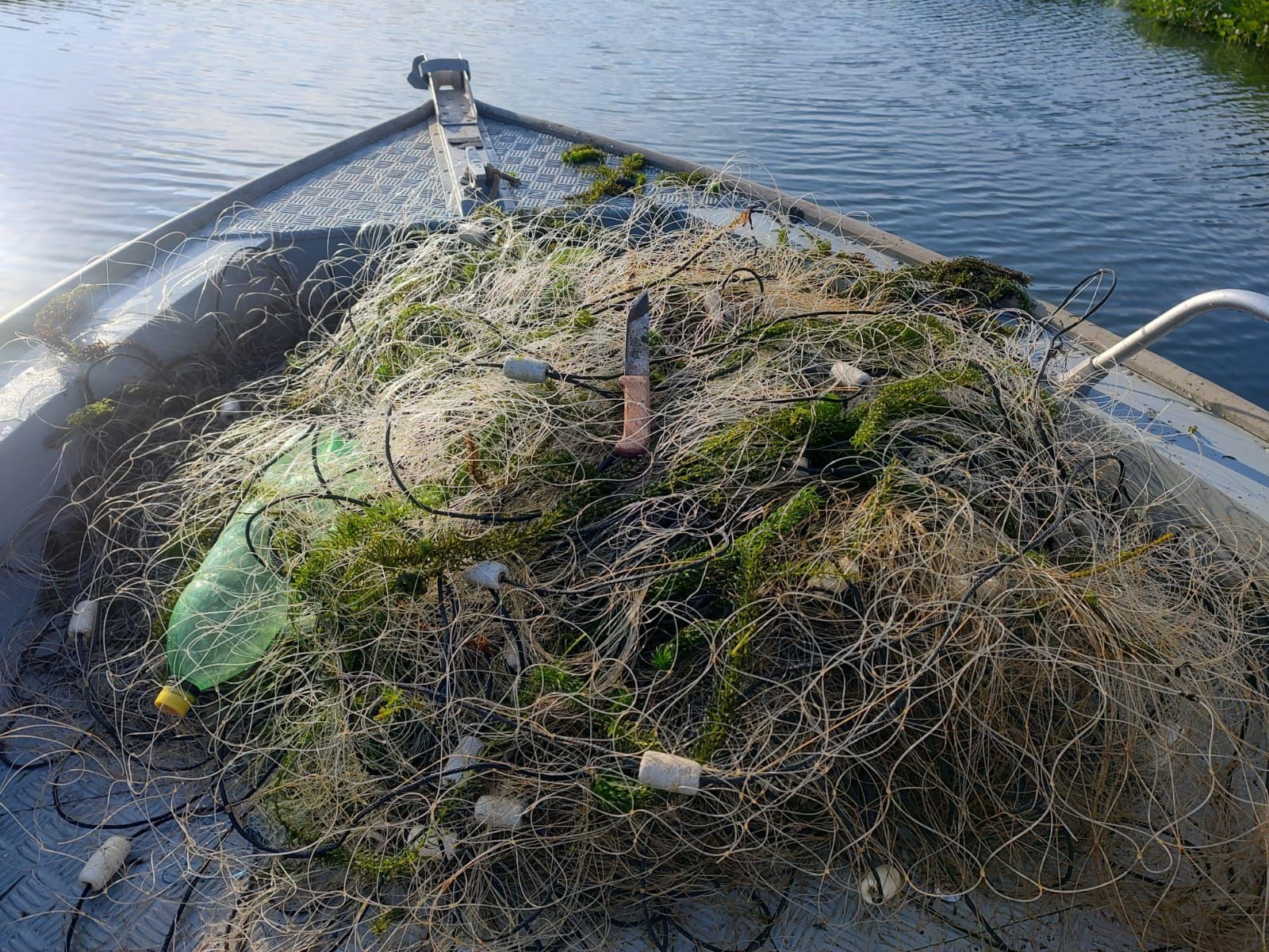 Em policiamento náutico, redes de pesca são apreendidas no Rio Paraná, em Panorama