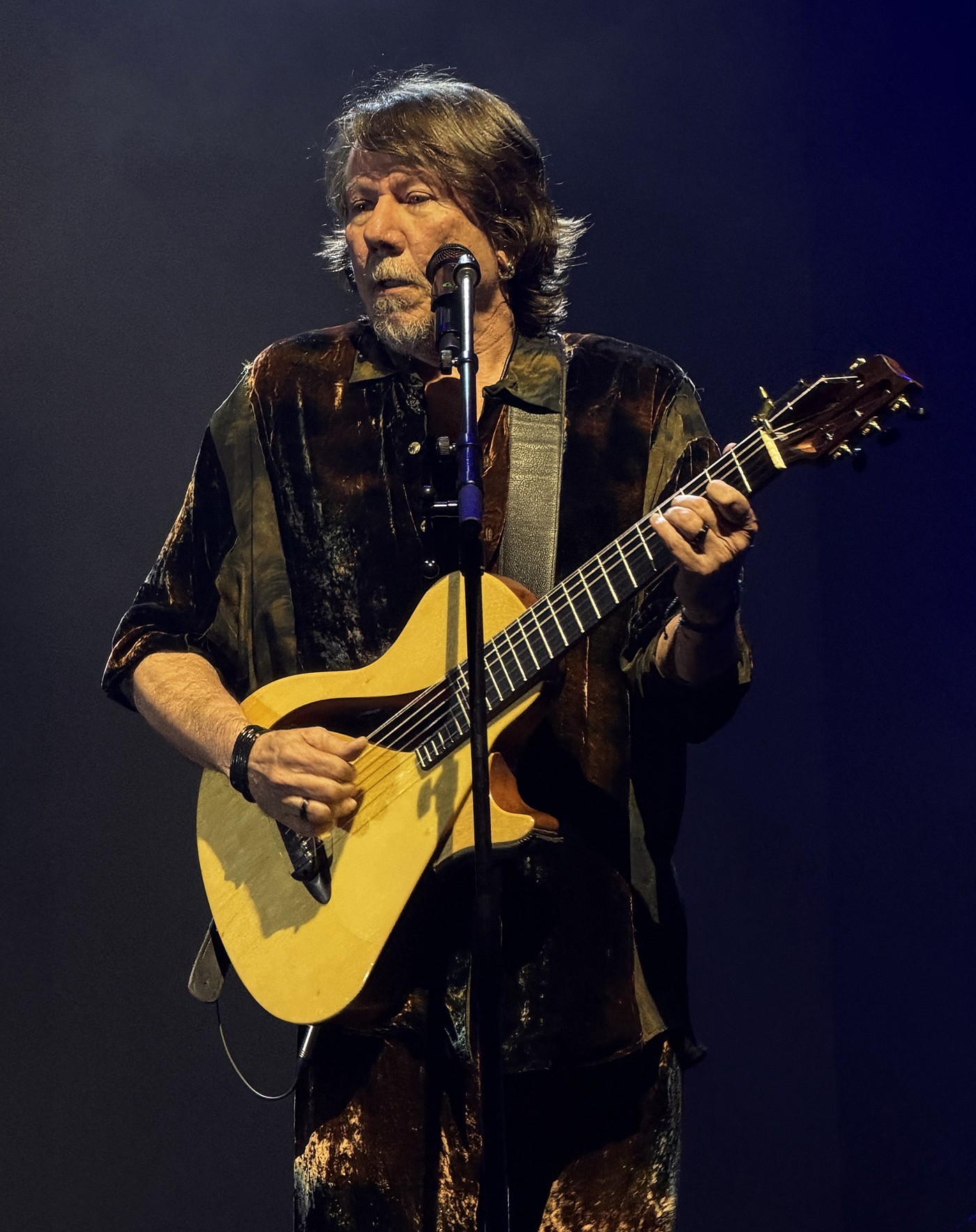 Lenine apresenta o show 'Eita' no Rio de Janeiro com coesão, som perfeito e três parceiros fundamentais na plateia