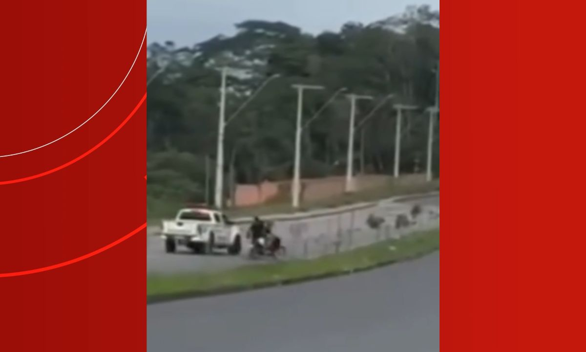 Vídeo flagra perseguição entre viatura do Detran-AM e moto com três ocupantes na Zona Leste de Manaus