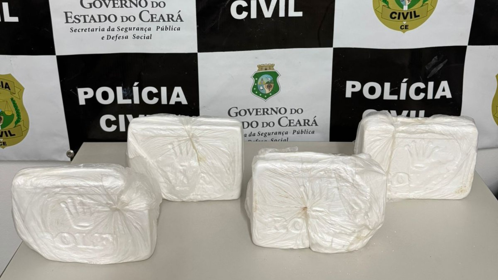 Mulher é presa com 4kg de cocaína enquanto viajava levando o filho de 1 ano no carro, no Ceará