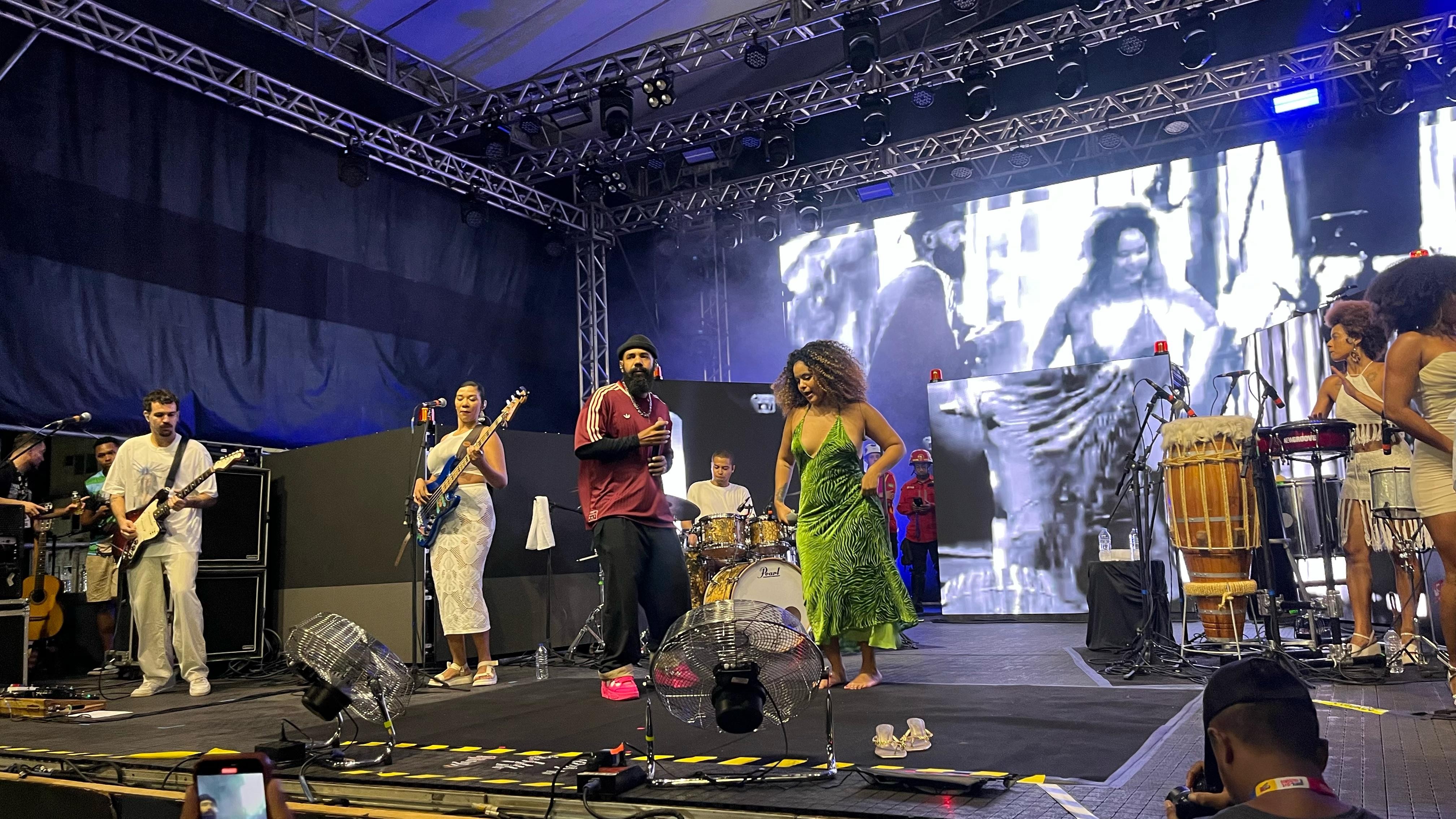 Coro de 'sem anistia', valorização da cultura regional e dueto entre BaianaSystem e Rachel Reis marcam pré-Micareta de Feira