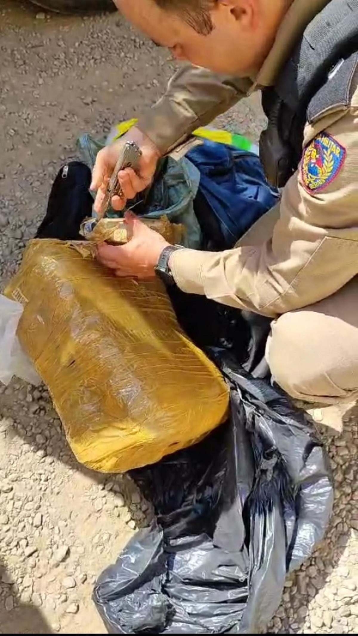 Passageiro é preso com mais de 2 mil pinos de cocaína em ônibus interestadual em Além Paraíba