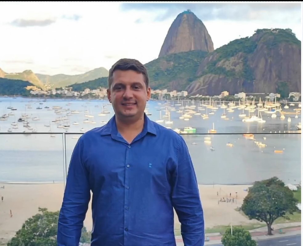 Ex-superintendente do Inea é acusado de construir imóvel irregular em área de preservação em Friburgo; casa é demolida