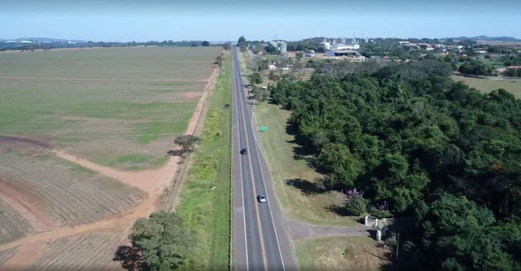 Grave acidente mata uma pessoa e fere outra em rodovia no interior de SP