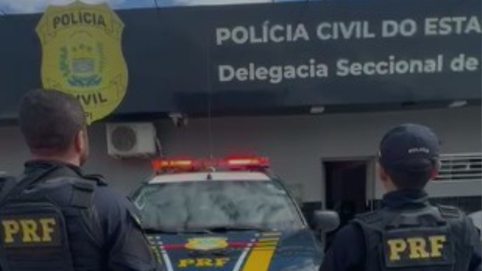 Homem com identidade falsa e mandados em aberto é preso na BR-316 e tenta fugir ao chegar à delegacia