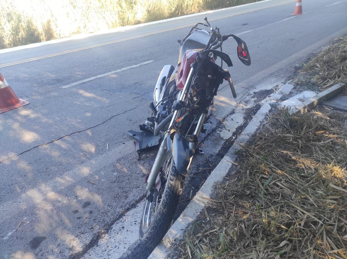 Duas pessoas ficam feridas em acidente na BR-494, em Divinópolis