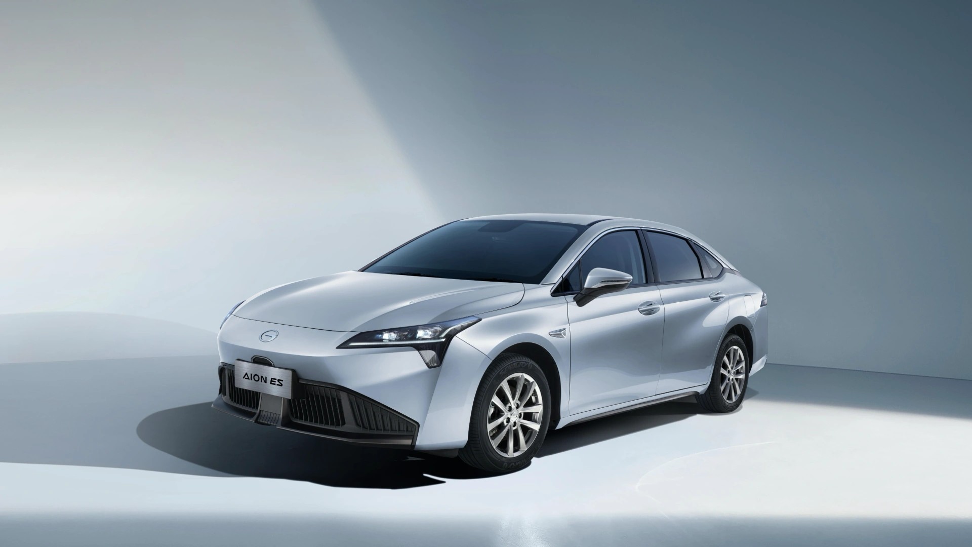 GAC chega ao Brasil com 5 carros entre híbridos e elétricos; veja | G1