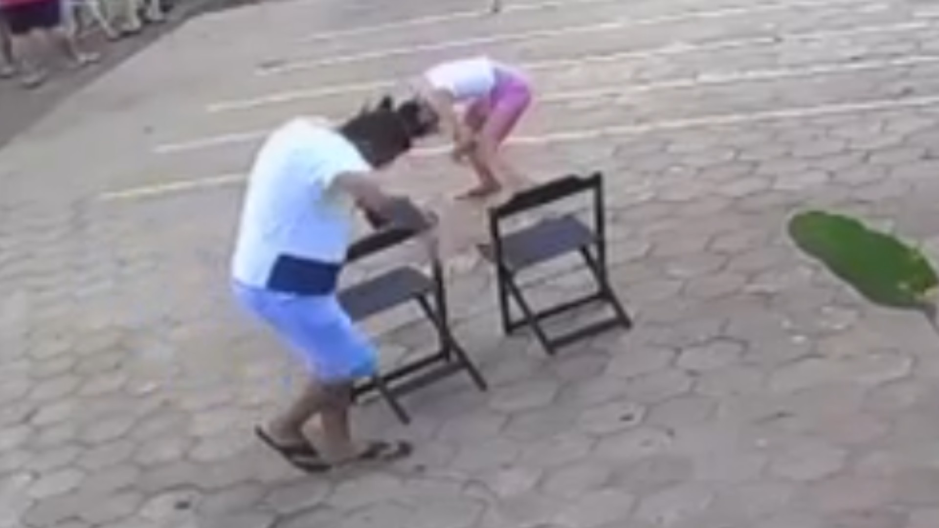 VÍDEO: ataque de abelhas provoca correria durante desfile de aniversário em Ilha Solteira