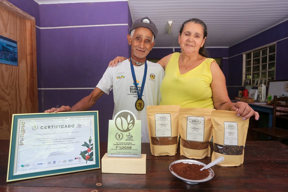 Ozico e Pedrina, casados há 50 anos, alcançaram 91,10 pontos, a maior nota já registrada no Concurso Estadual Qualidade do Café. — Foto: Divulgação/SAA